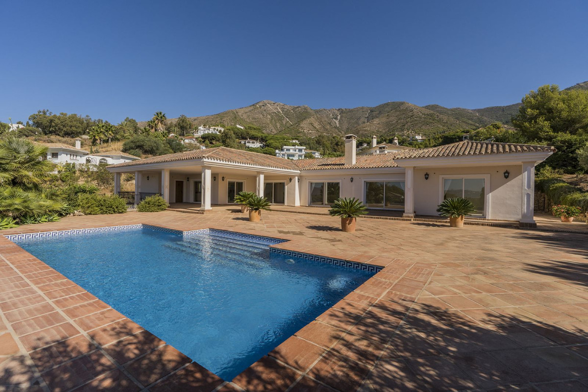 5 Bed Townhouse for sale in Valtocado Costa Del Sol, Málaga, Spain