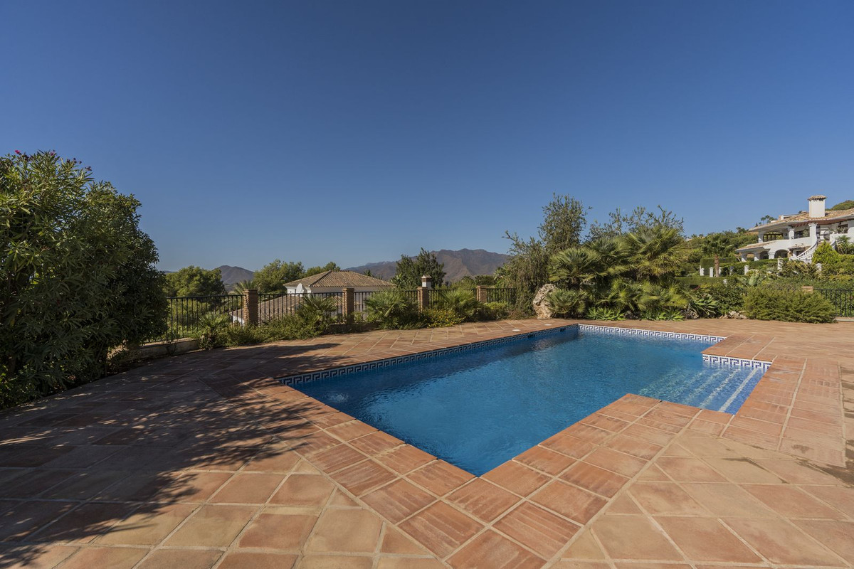 5 Bed Townhouse for sale in Valtocado Costa Del Sol, Málaga, Spain