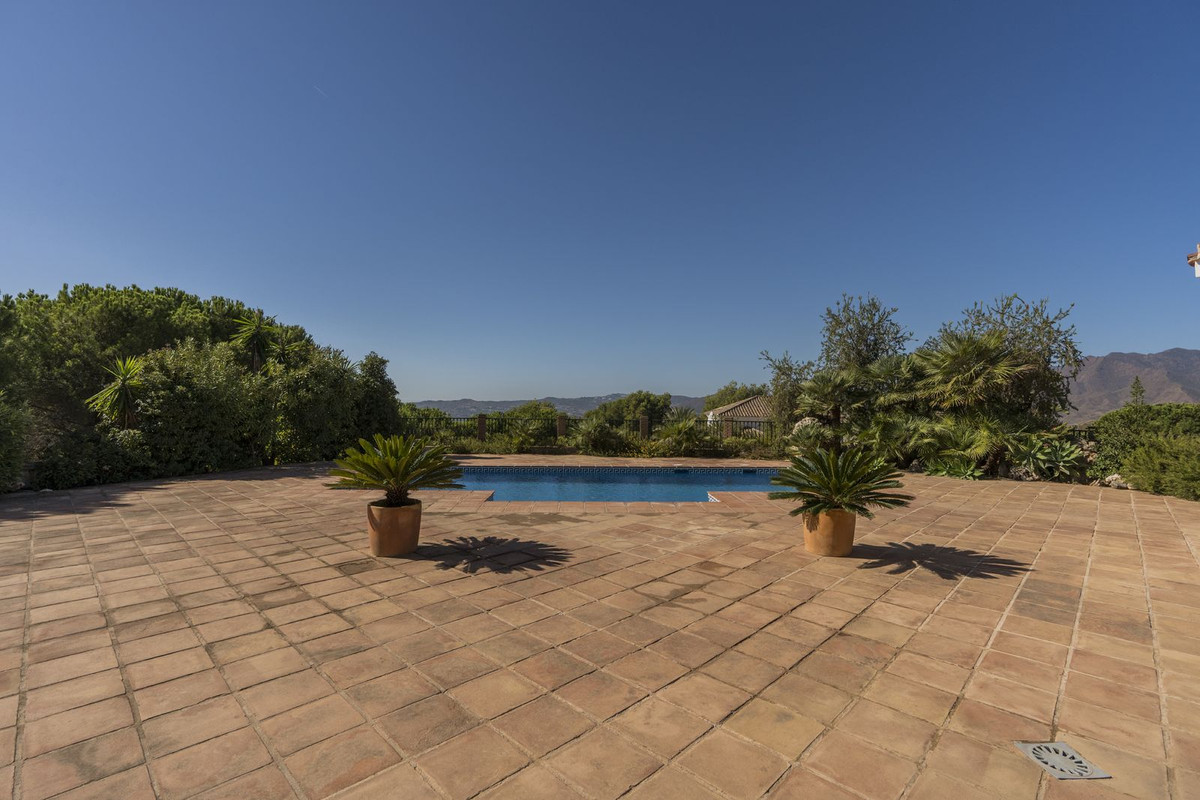 5 Bed Townhouse for sale in Valtocado Costa Del Sol, Málaga, Spain