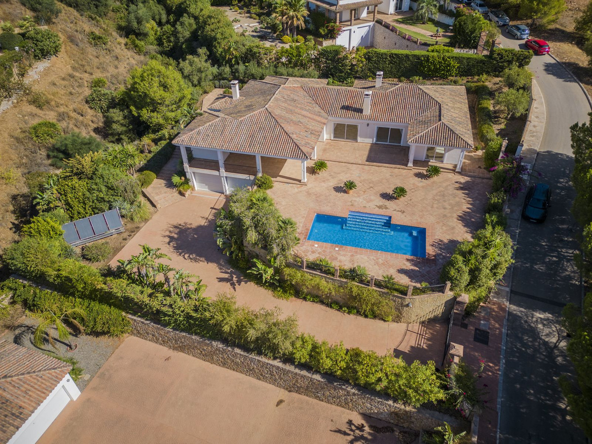 5 Bed Townhouse for sale in Valtocado Costa Del Sol, Málaga, Spain