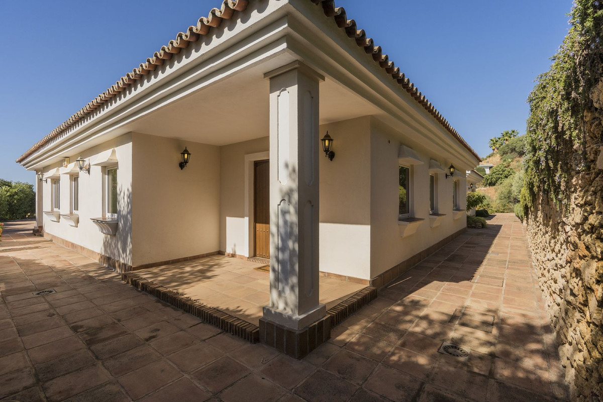 5 Bed Townhouse for sale in Valtocado Costa Del Sol, Málaga, Spain