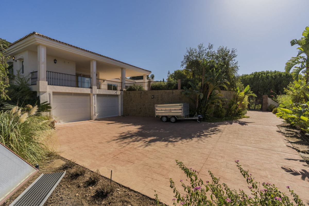 5 Bed Townhouse for sale in Valtocado Costa Del Sol, Málaga, Spain