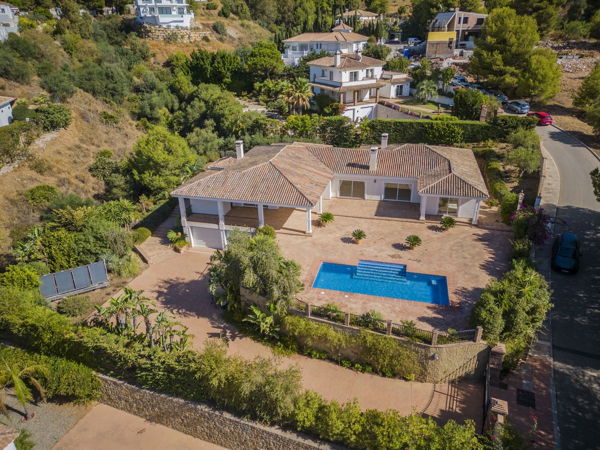5 Bed Townhouse for sale in Valtocado Costa Del Sol, Málaga, Spain