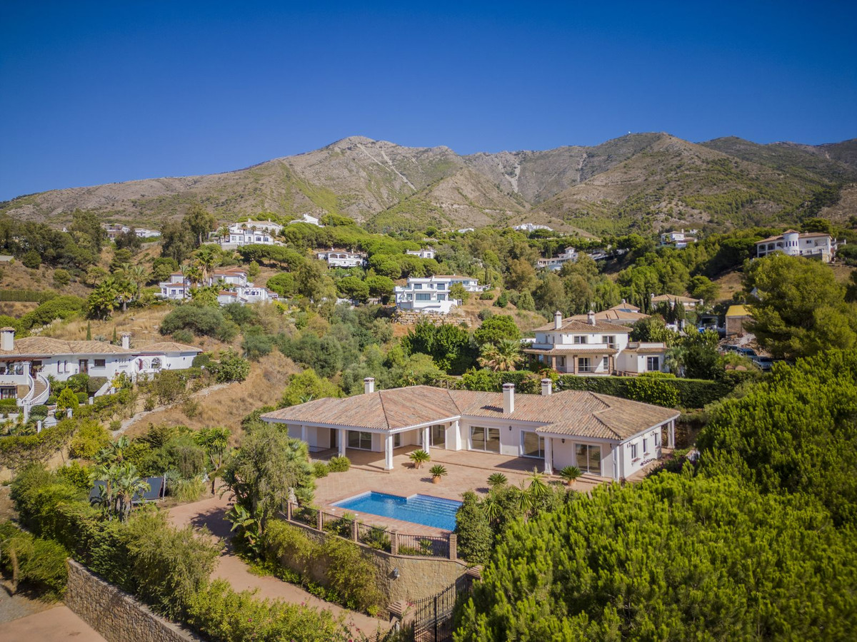 5 Bed Townhouse for sale in Valtocado Costa Del Sol, Málaga, Spain