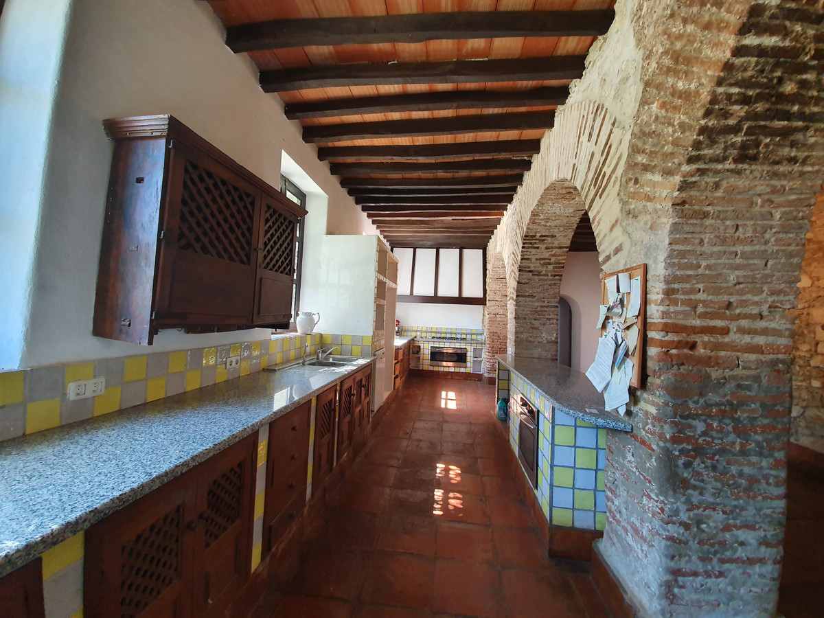 Se vende Finca - Cortijo de 11 dormitorios en Costa Del Sol, Cadiz, España