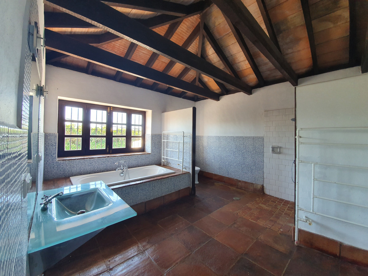 Se vende Finca - Cortijo de 11 dormitorios en Costa Del Sol, Cadiz, España
