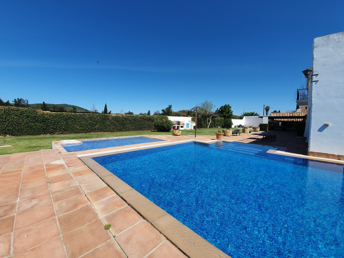 Se vende Finca - Cortijo de 11 dormitorios en Costa Del Sol, Cadiz, España