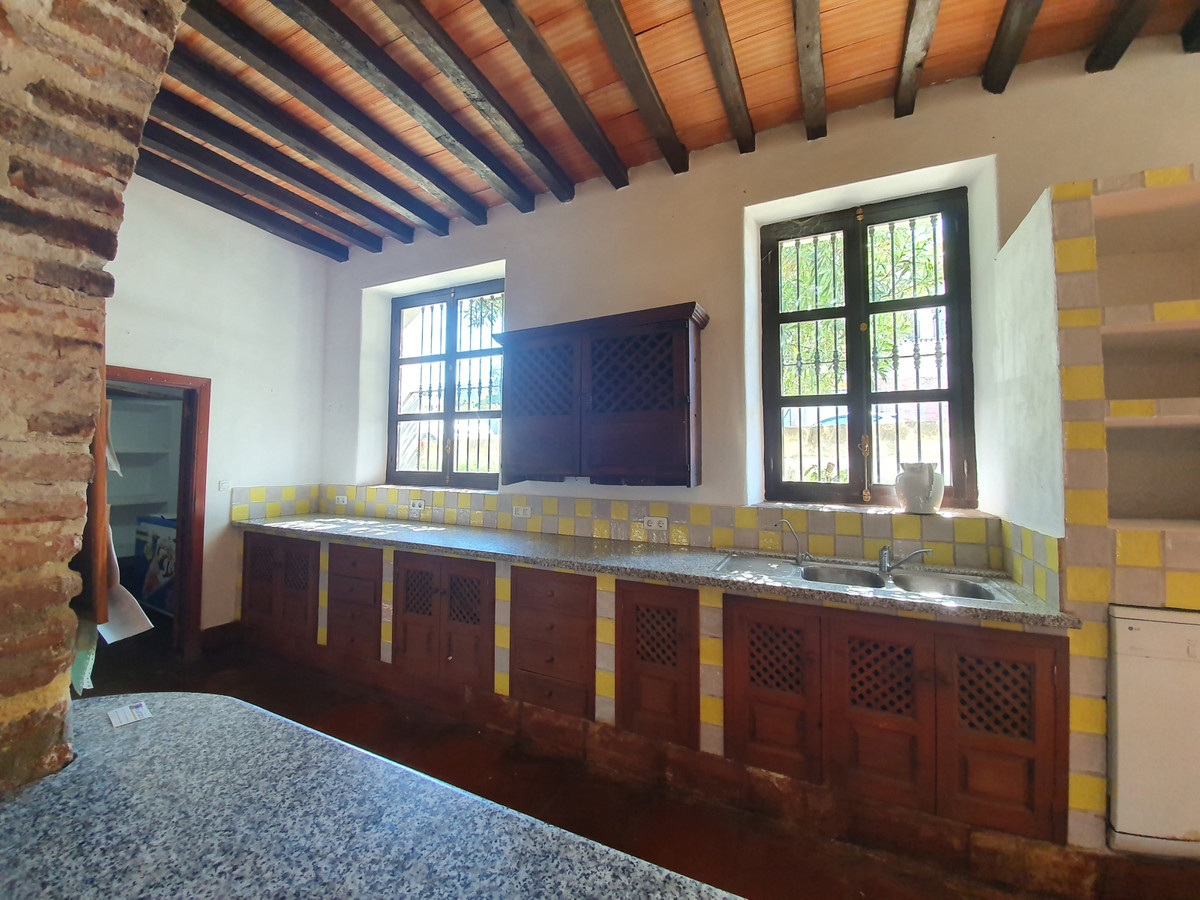 Se vende Finca - Cortijo de 11 dormitorios en Costa Del Sol, Cadiz, España