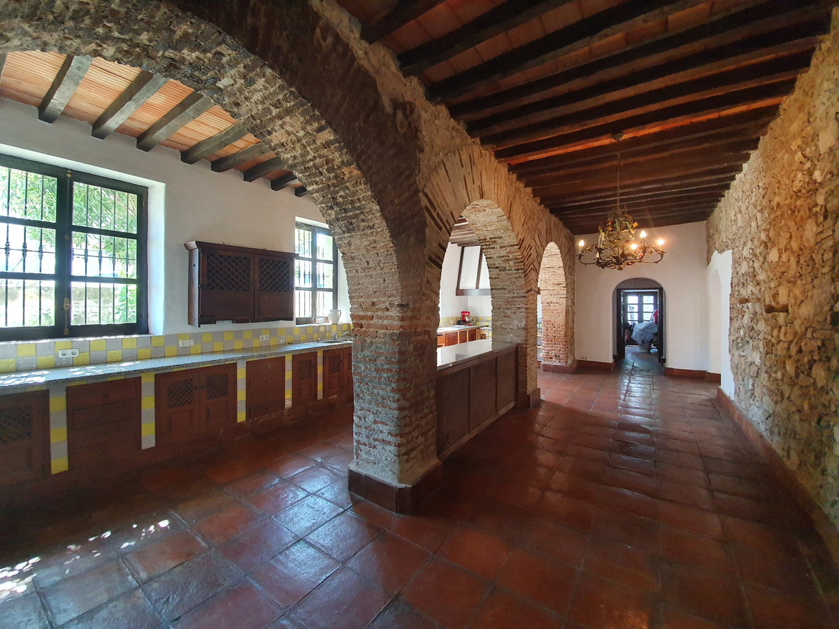 Se vende Finca - Cortijo de 11 dormitorios en Costa Del Sol, Cadiz, España