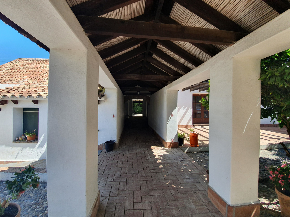 Se vende Finca - Cortijo de 11 dormitorios en Costa Del Sol, Cadiz, España