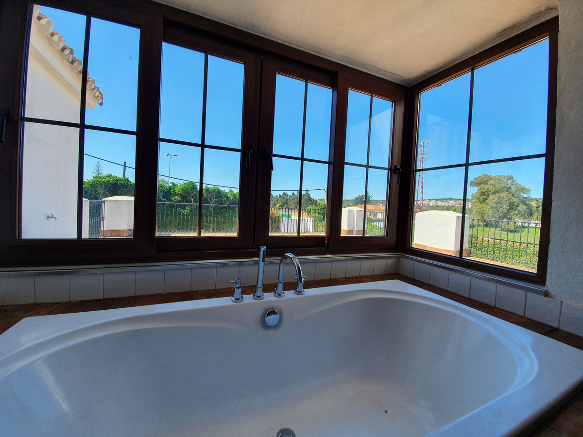 Se vende Finca - Cortijo de 11 dormitorios en Costa Del Sol, Cadiz, España