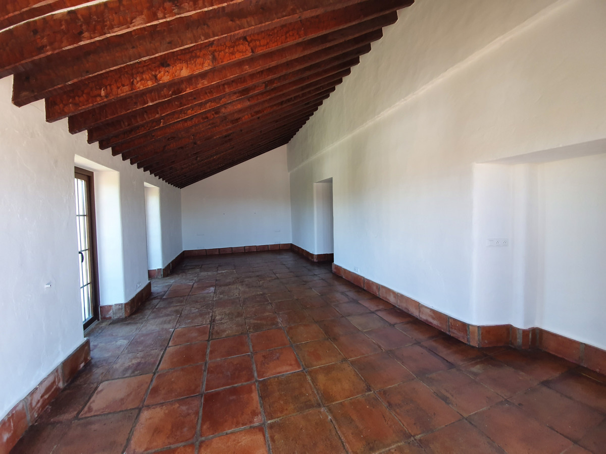 Se vende Finca - Cortijo de 11 dormitorios en Costa Del Sol, Cadiz, España