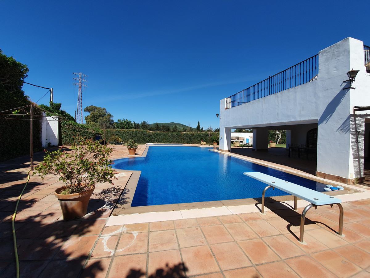 Se vende Finca - Cortijo de 11 dormitorios en Costa Del Sol, Cadiz, España