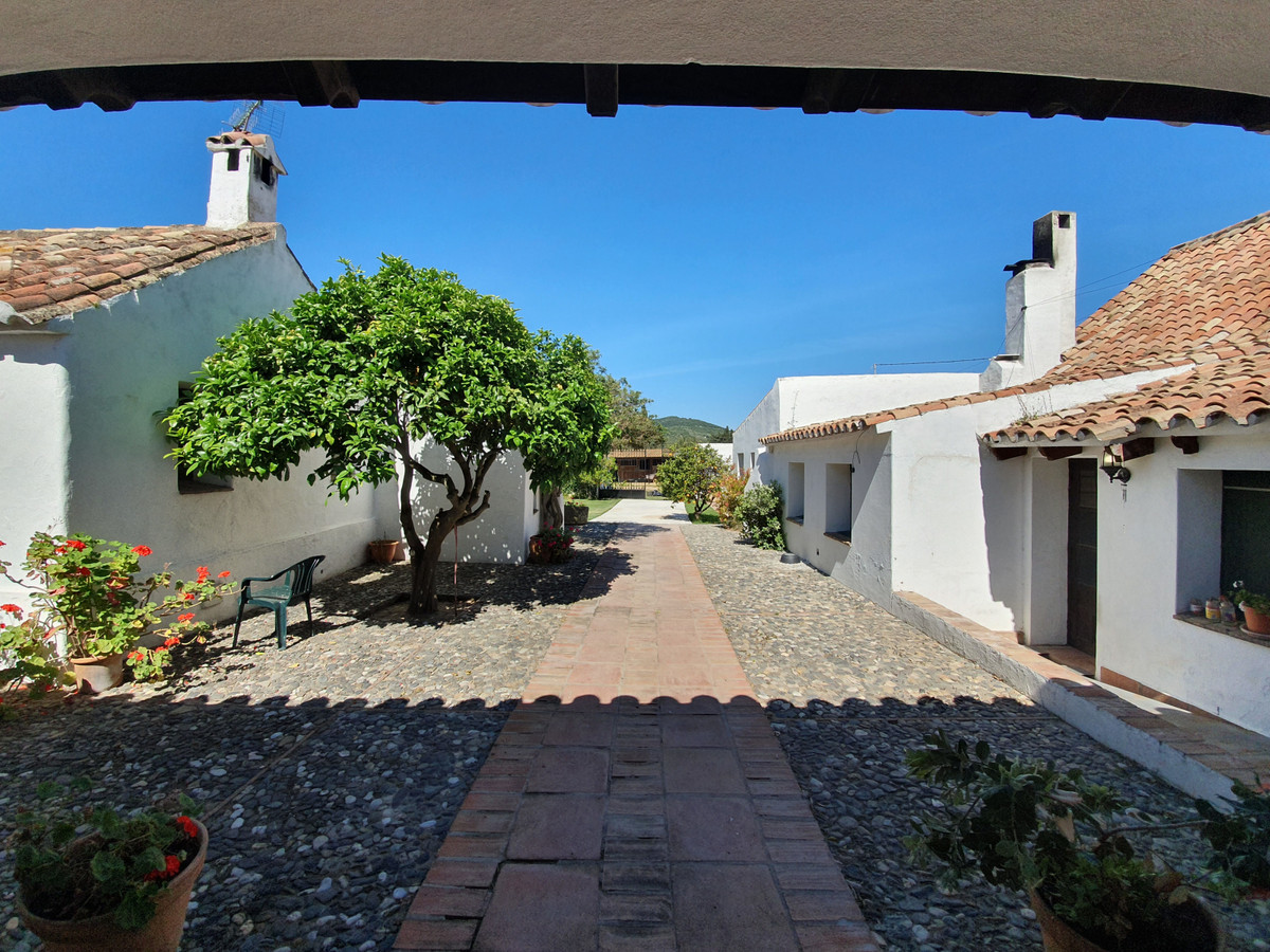 Se vende Finca - Cortijo de 11 dormitorios en Costa Del Sol, Cadiz, España