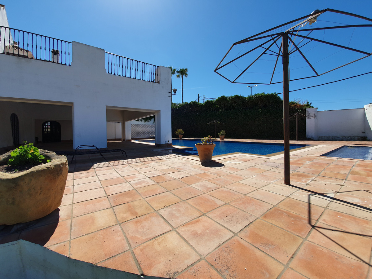 Se vende Finca - Cortijo de 11 dormitorios en Costa Del Sol, Cadiz, España