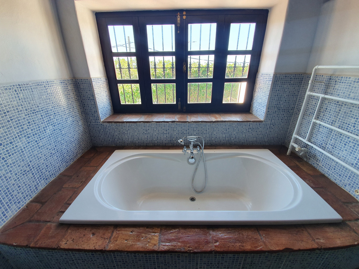 Se vende Finca - Cortijo de 11 dormitorios en Costa Del Sol, Cadiz, España