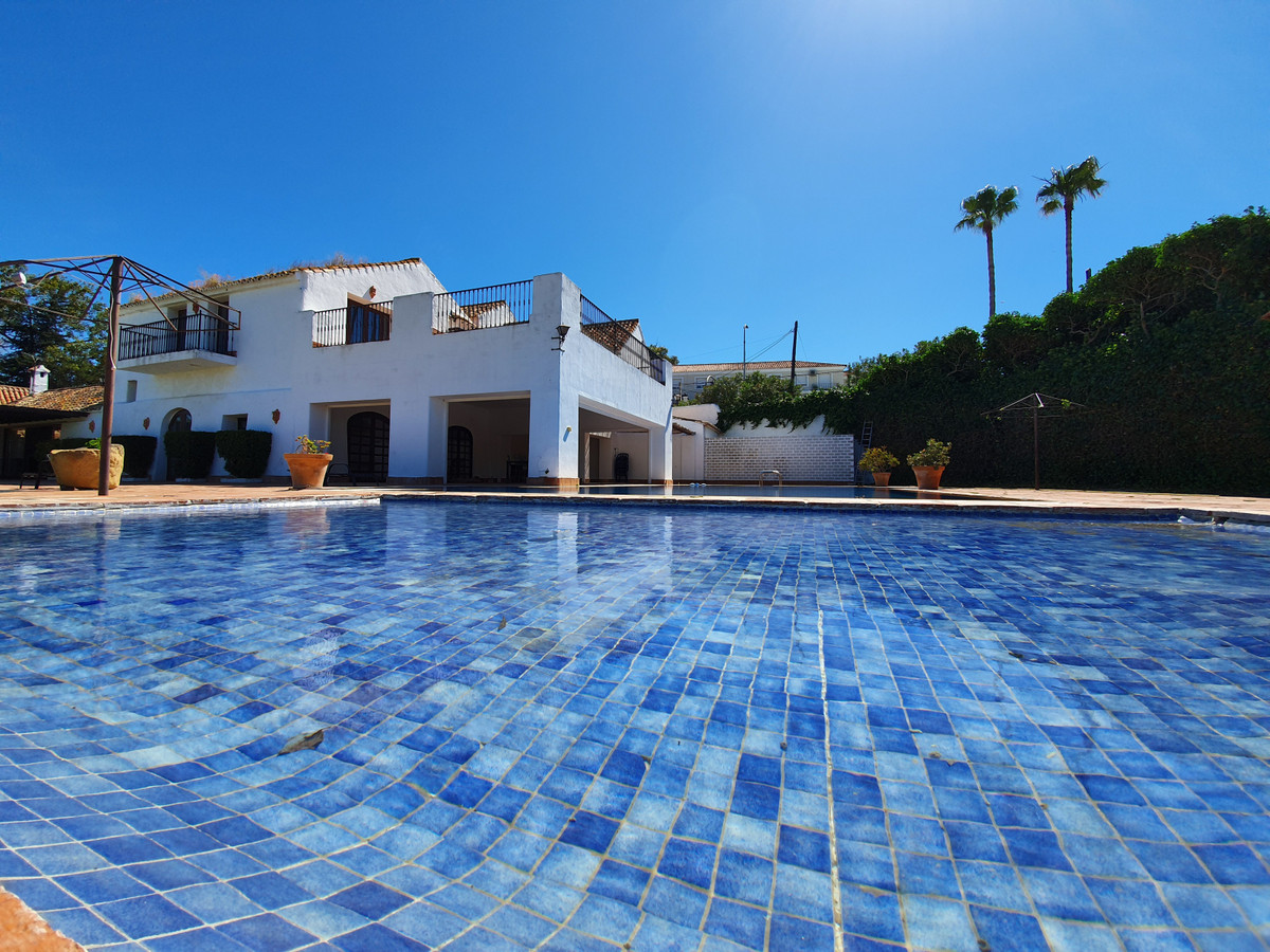 Se vende Finca - Cortijo de 11 dormitorios en Costa Del Sol, Cadiz, España