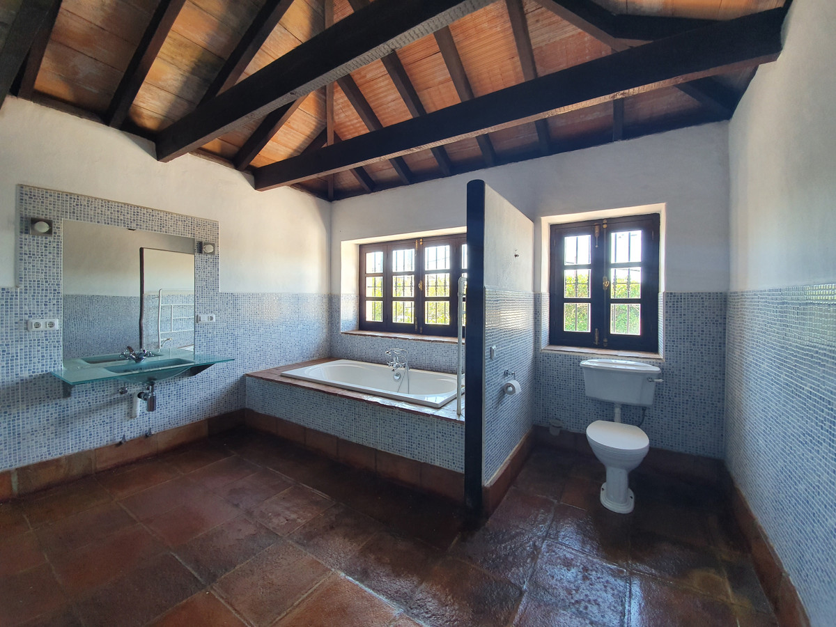 Se vende Finca - Cortijo de 11 dormitorios en Costa Del Sol, Cadiz, España