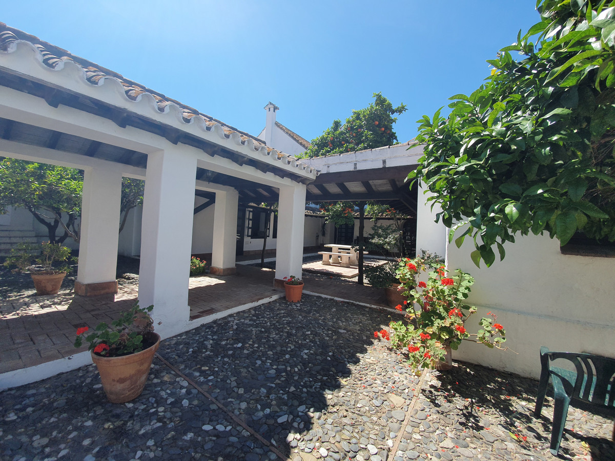 Se vende Finca - Cortijo de 11 dormitorios en Costa Del Sol, Cadiz, España