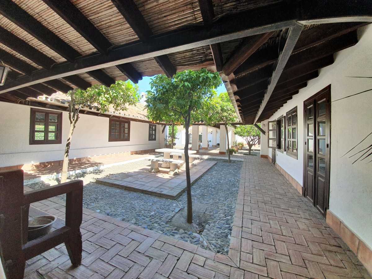 Se vende Finca - Cortijo de 11 dormitorios en Costa Del Sol, Cadiz, España