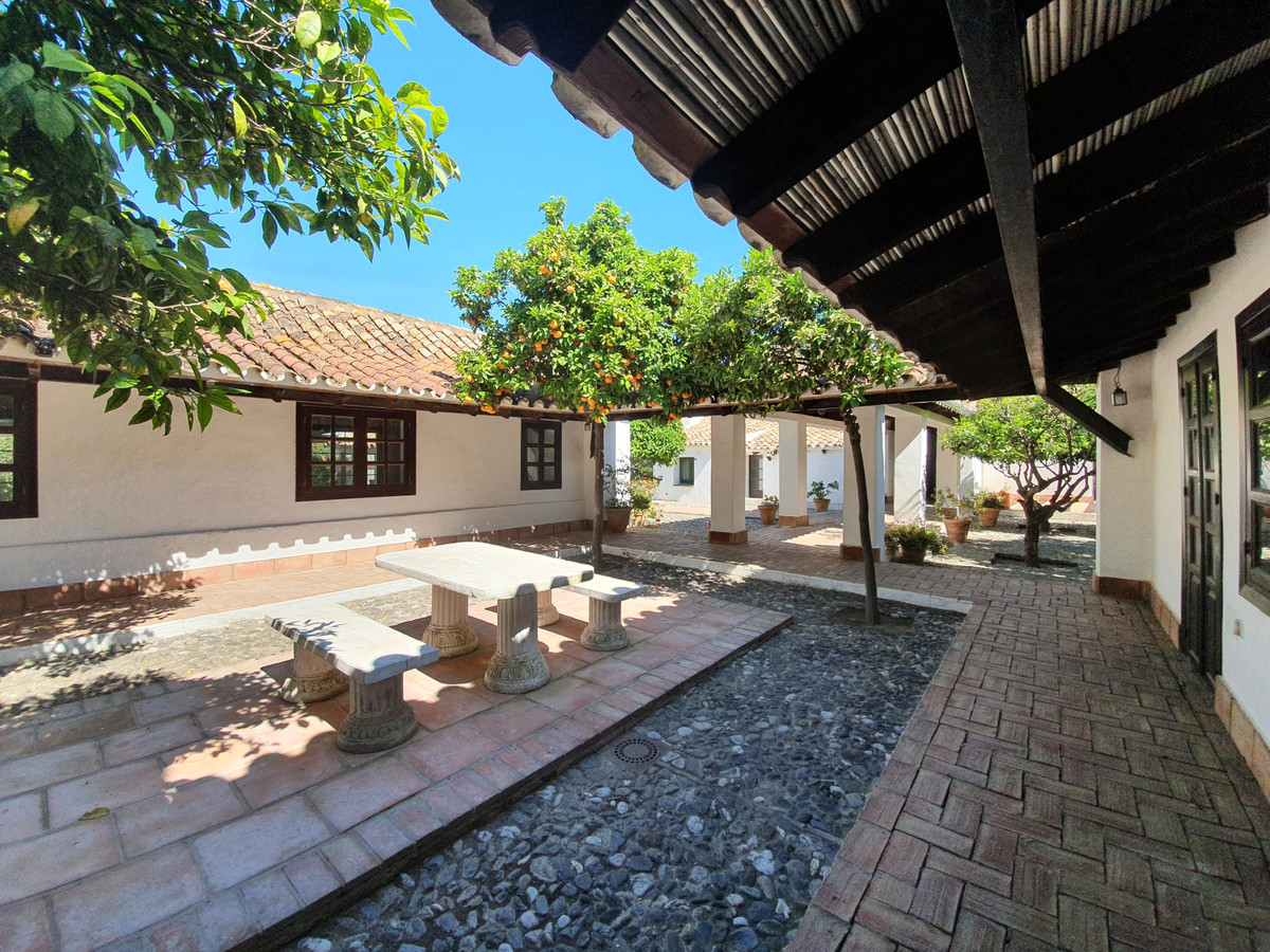 Se vende Finca - Cortijo de 11 dormitorios en Costa Del Sol, Cadiz, España