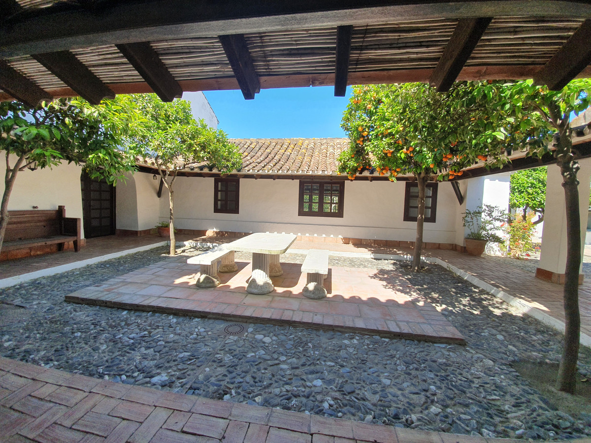Se vende Finca - Cortijo de 11 dormitorios en Costa Del Sol, Cadiz, España