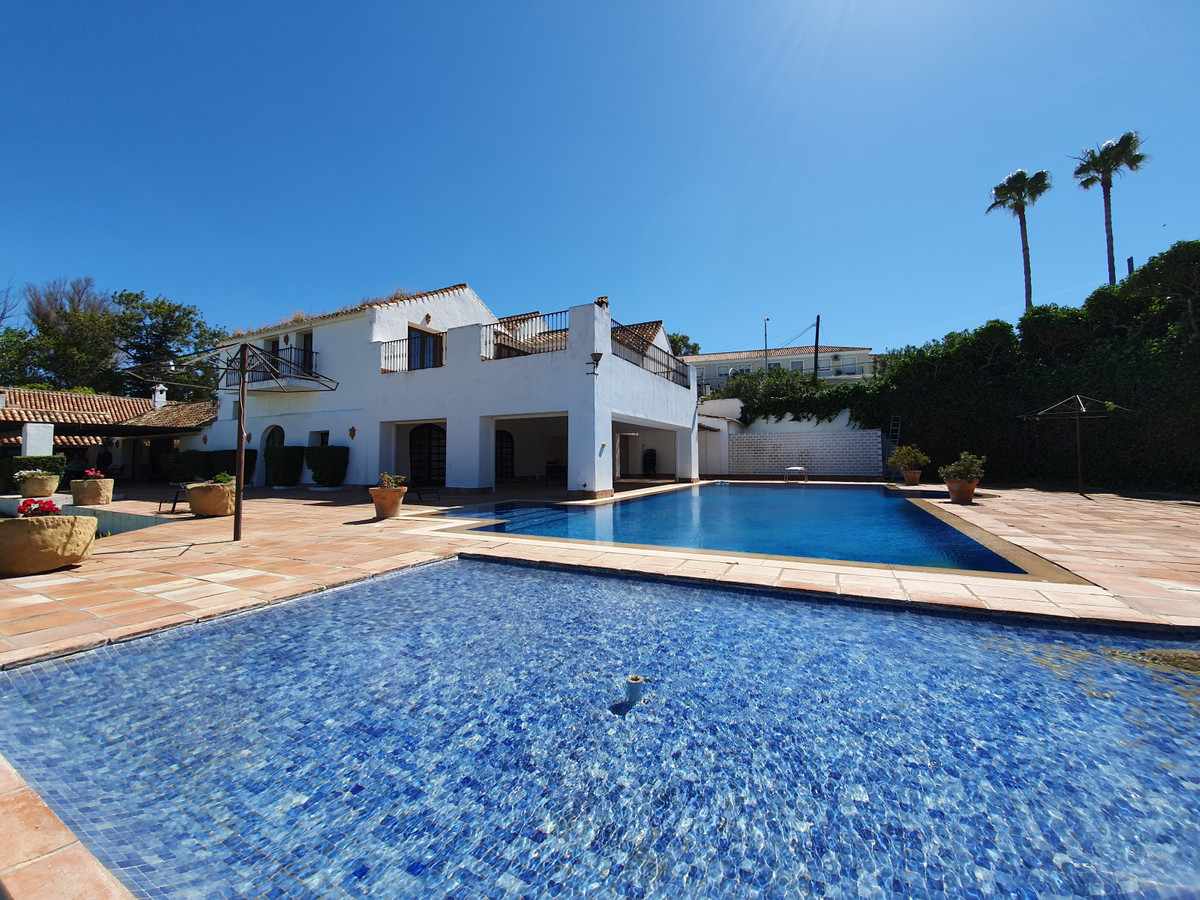Se vende Finca - Cortijo de 11 dormitorios en Costa Del Sol, Cadiz, España
