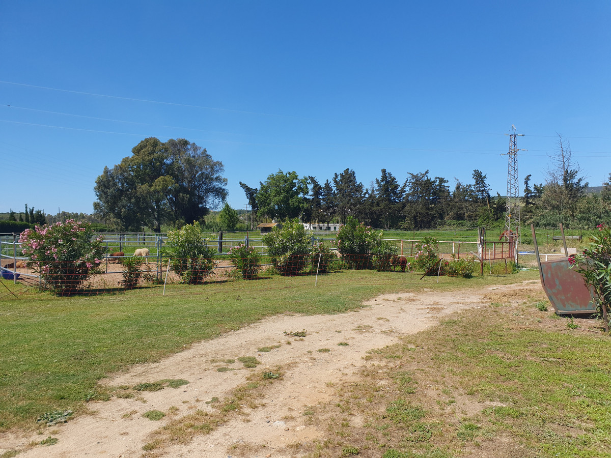 Se vende Finca - Cortijo de 11 dormitorios en Costa Del Sol, Cadiz, España