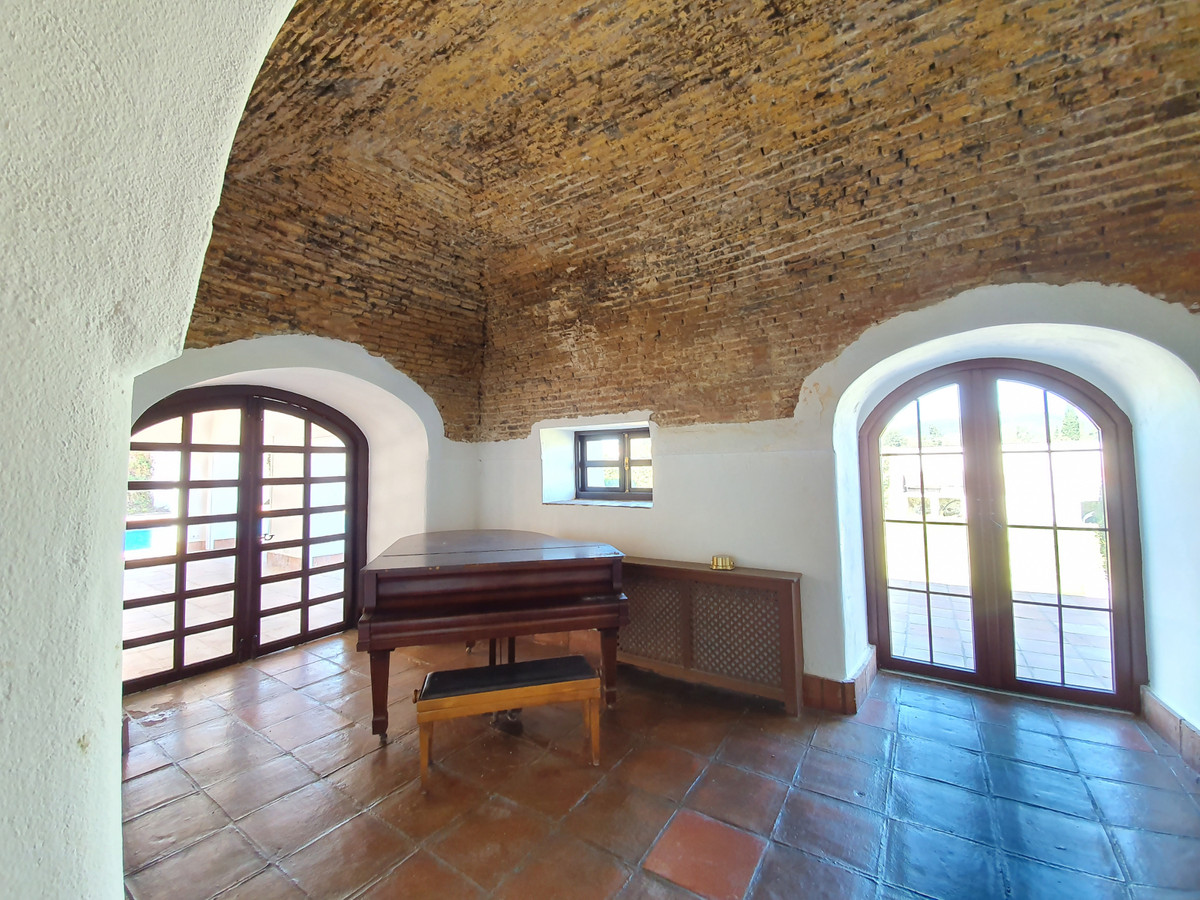 Se vende Finca - Cortijo de 11 dormitorios en Costa Del Sol, Cadiz, España