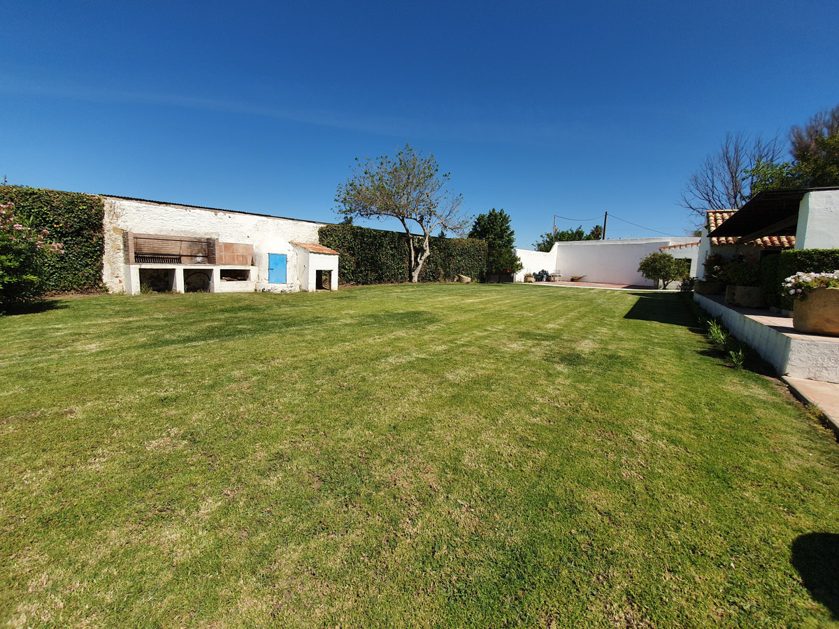 Se vende Finca - Cortijo de 11 dormitorios en Costa Del Sol, Cadiz, España