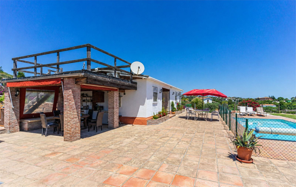 3 Bed Townhouse for sale in Estepona Costa Del Sol, Málaga, Spain