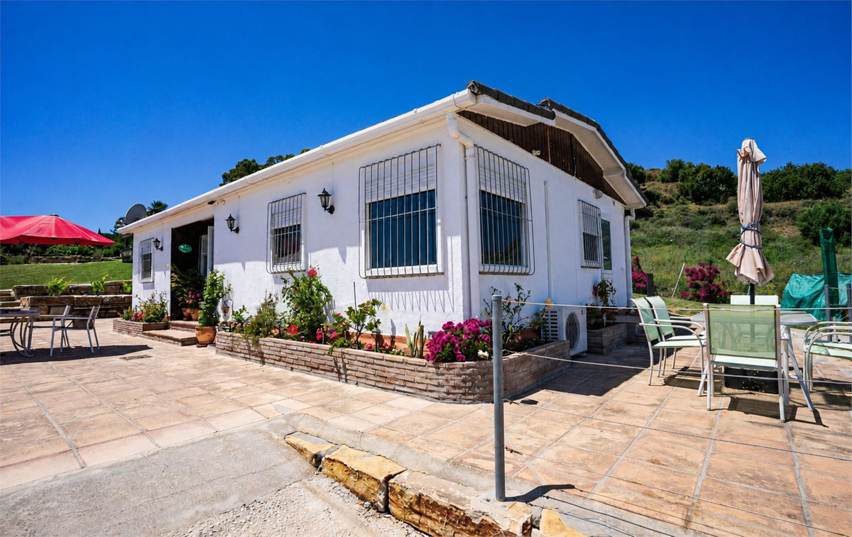 3 Bed Townhouse for sale in Estepona Costa Del Sol, Málaga, Spain