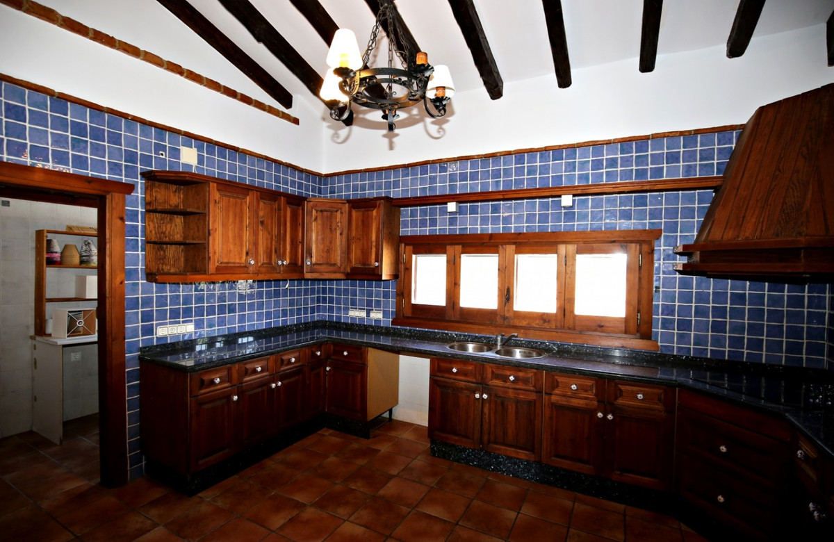 Se vende Villa - Chalet de 9 dormitorios en Costa Del Sol East, Málaga, España