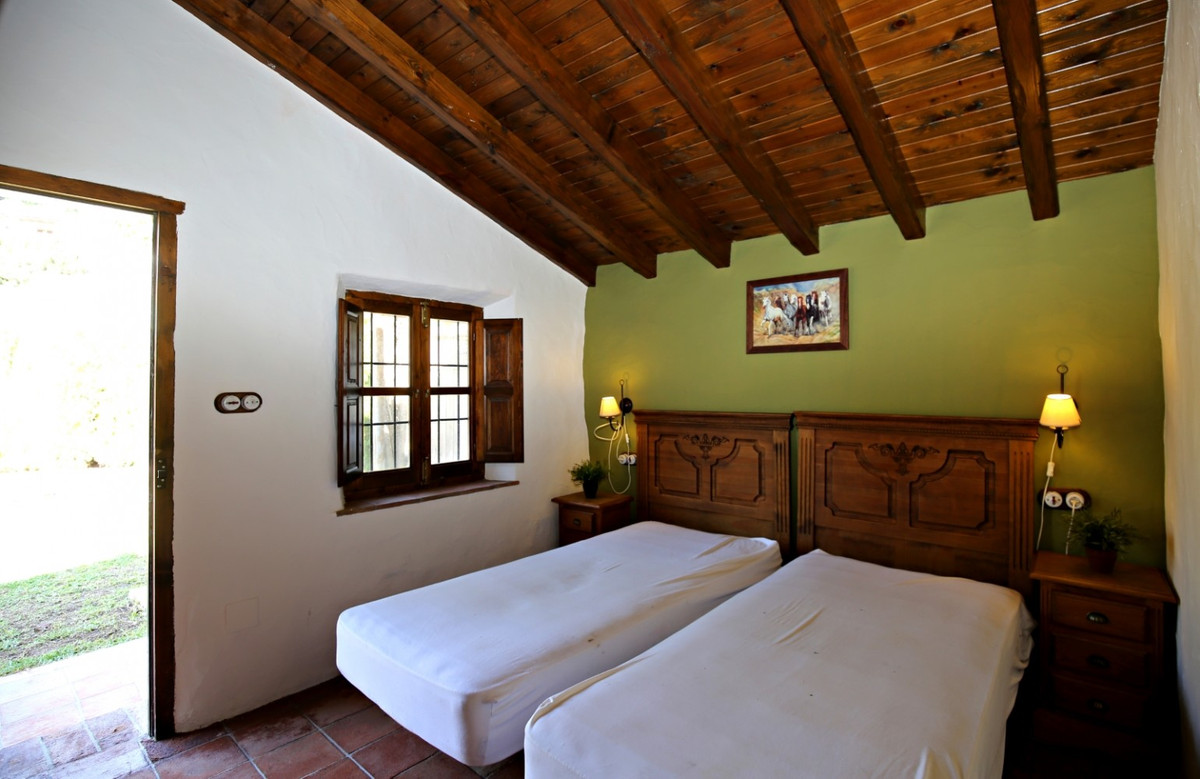 Se vende Villa - Chalet de 9 dormitorios en Costa Del Sol East, Málaga, España
