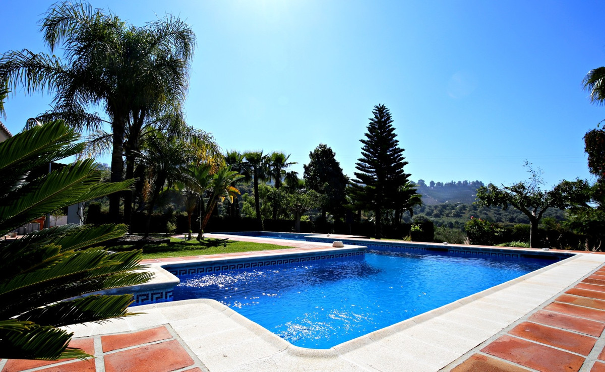 Se vende Villa - Chalet de 9 dormitorios en Costa Del Sol East, Málaga, España