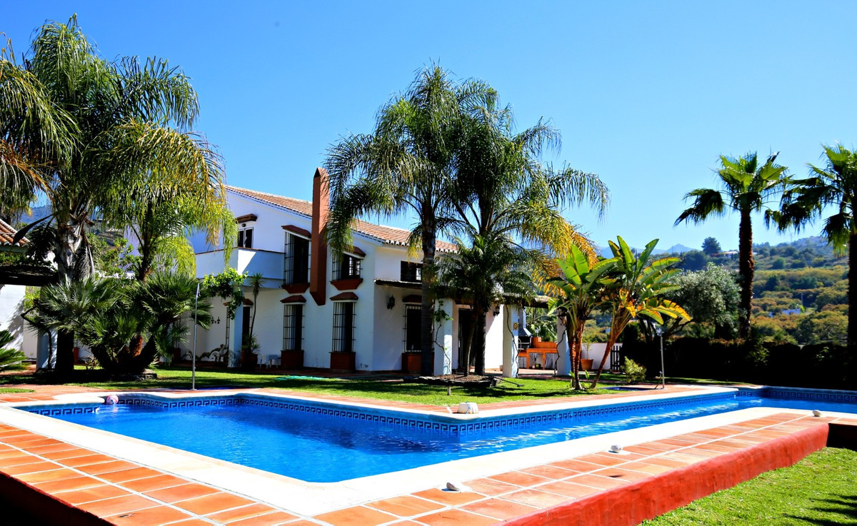 Se vende Villa - Chalet de 9 dormitorios en Costa Del Sol East, Málaga, España