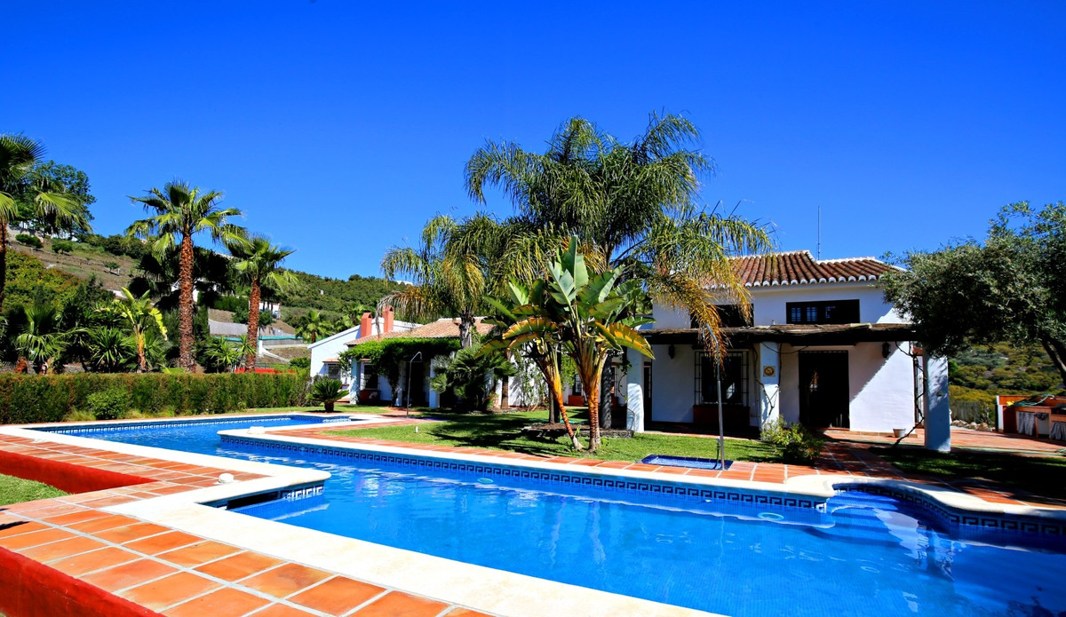 Se vende Villa - Chalet de 9 dormitorios en Costa Del Sol East, Málaga, España