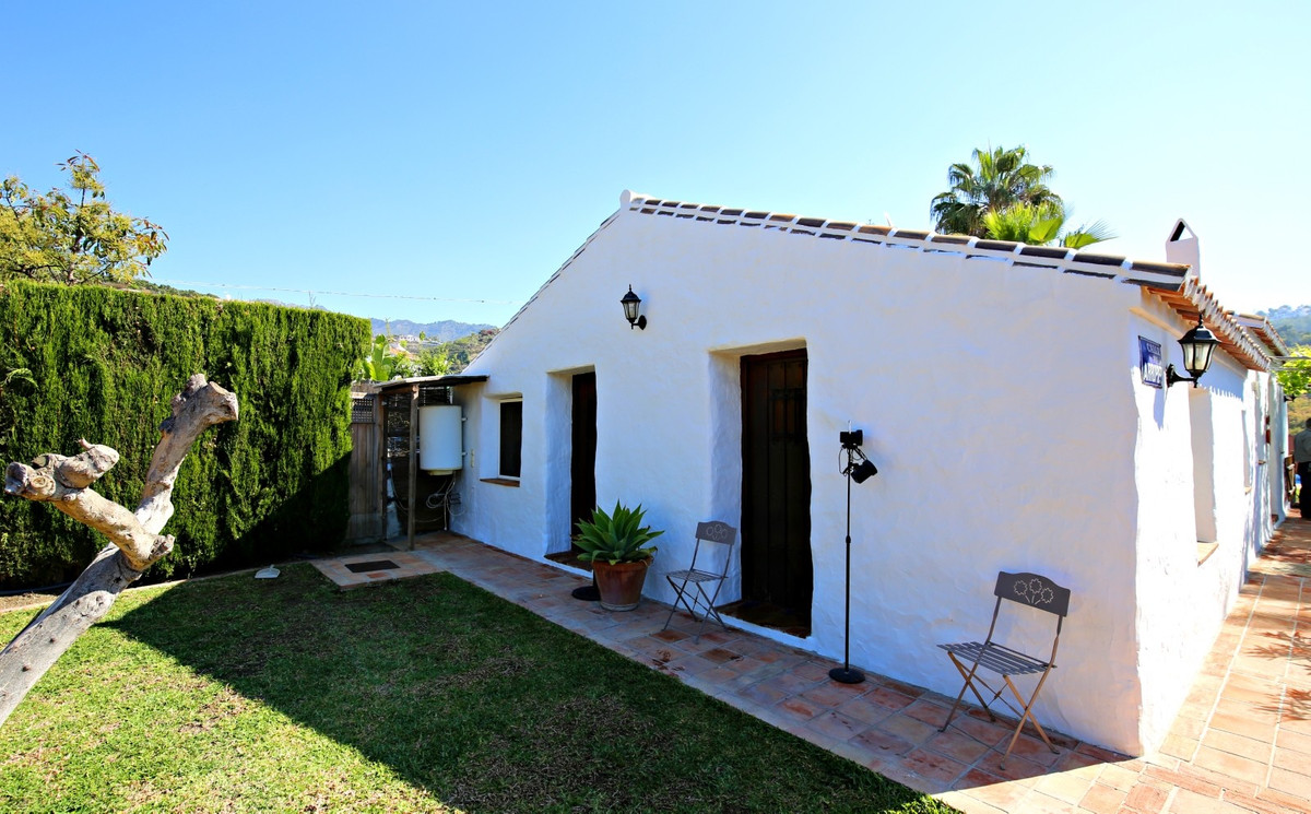 Se vende Villa - Chalet de 9 dormitorios en Costa Del Sol East, Málaga, España