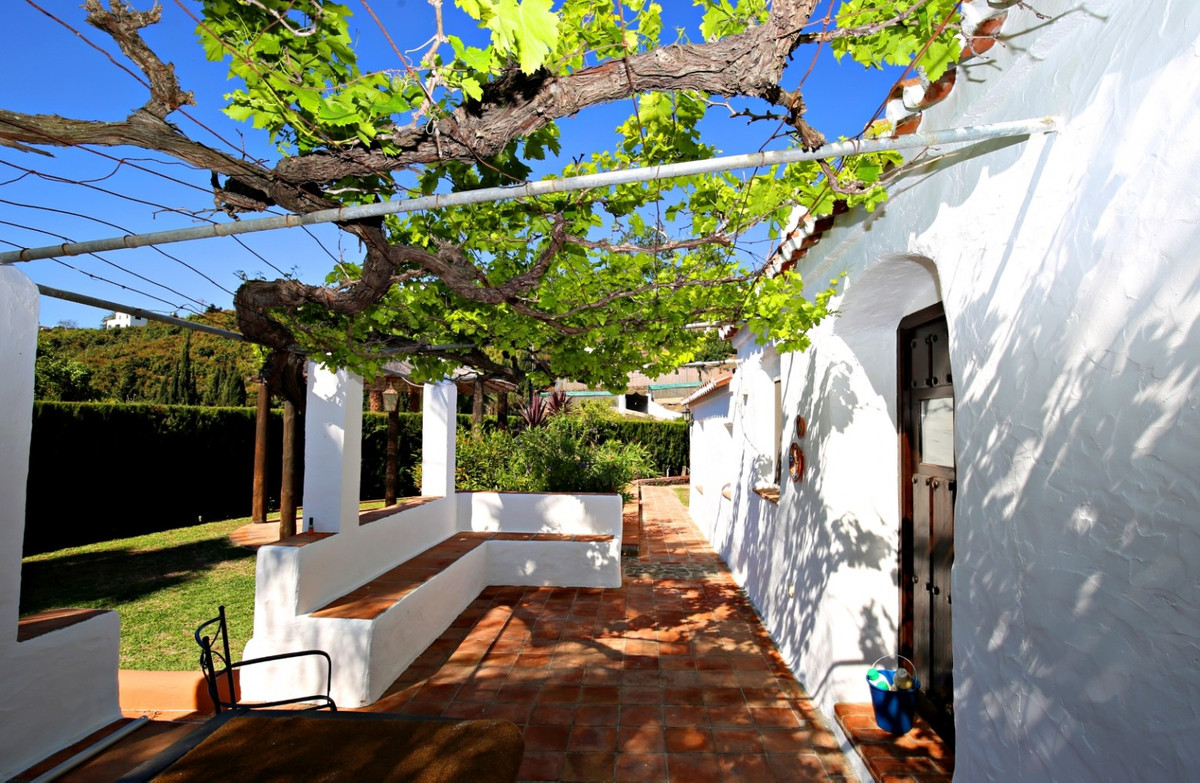 Se vende Villa - Chalet de 9 dormitorios en Costa Del Sol East, Málaga, España