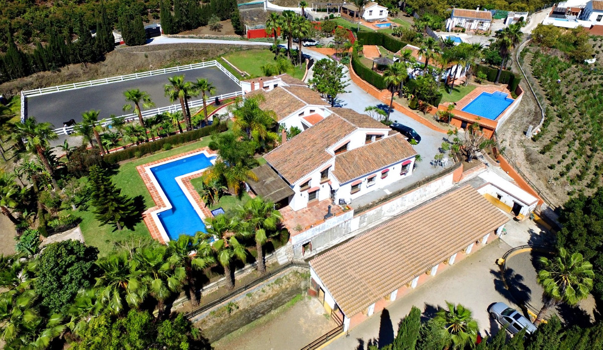 Se vende Villa - Chalet de 9 dormitorios en Costa Del Sol East, Málaga, España