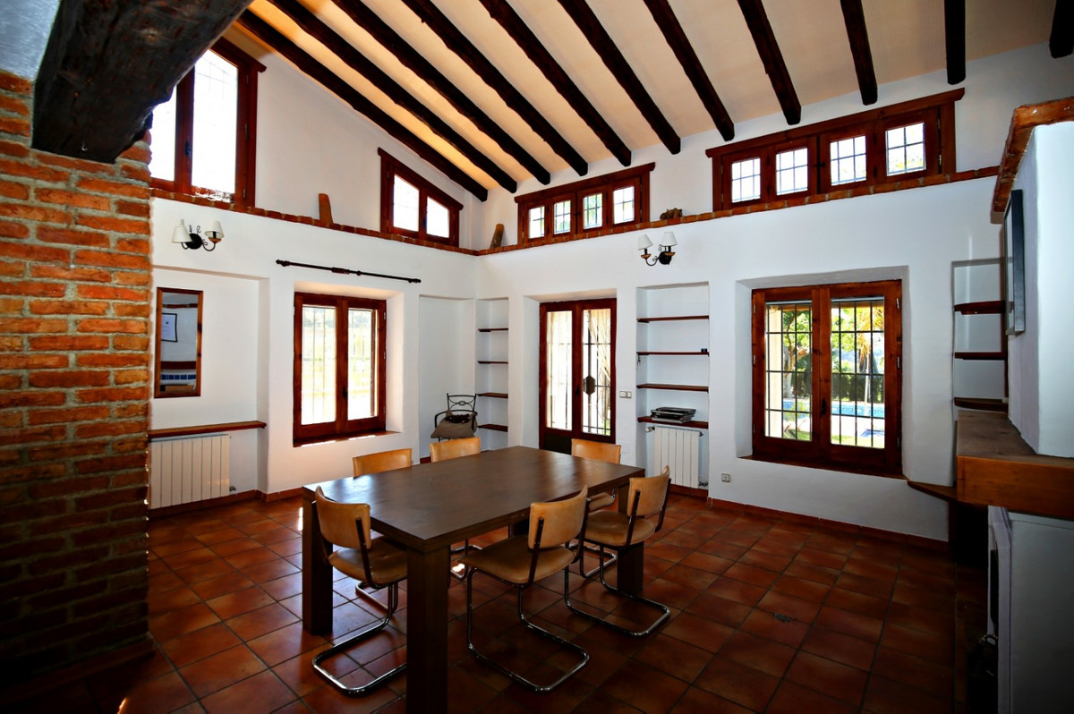 Se vende Villa - Chalet de 9 dormitorios en Costa Del Sol East, Málaga, España