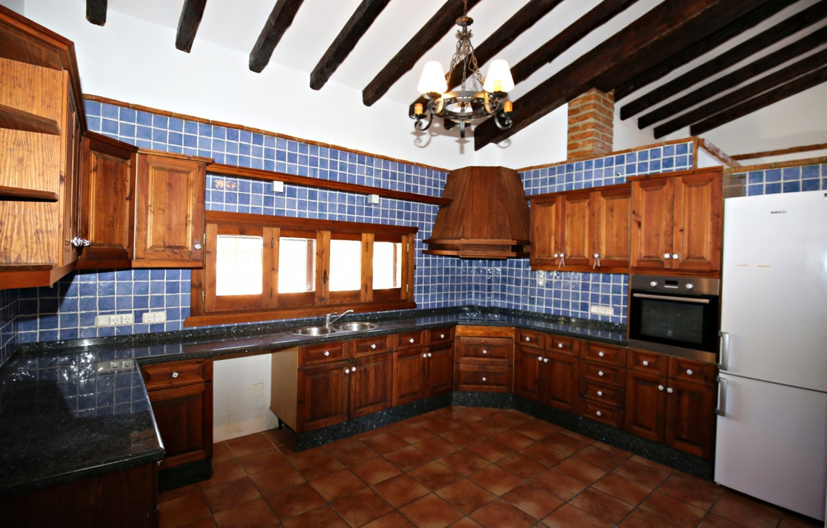 Se vende Villa - Chalet de 9 dormitorios en Costa Del Sol East, Málaga, España
