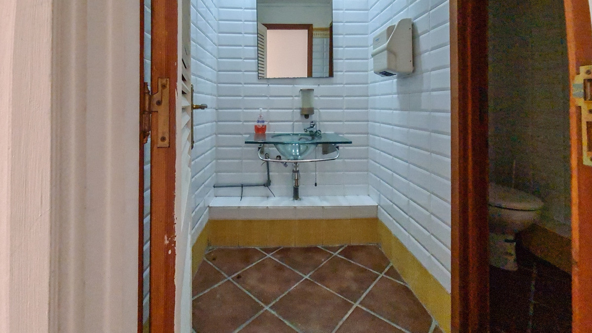 Commercial unit for sale in Marbella Costa Del Sol, Málaga, Spain