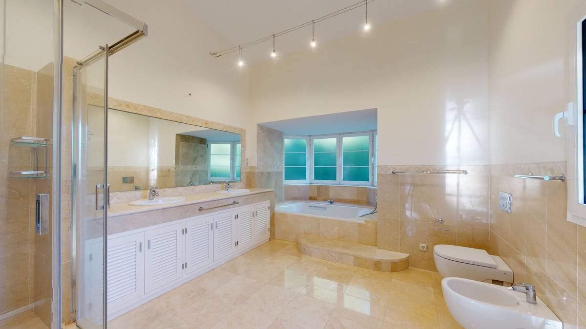 Se vende Villa - Chalet de 7 dormitorios en Costa Del Sol, Málaga, España