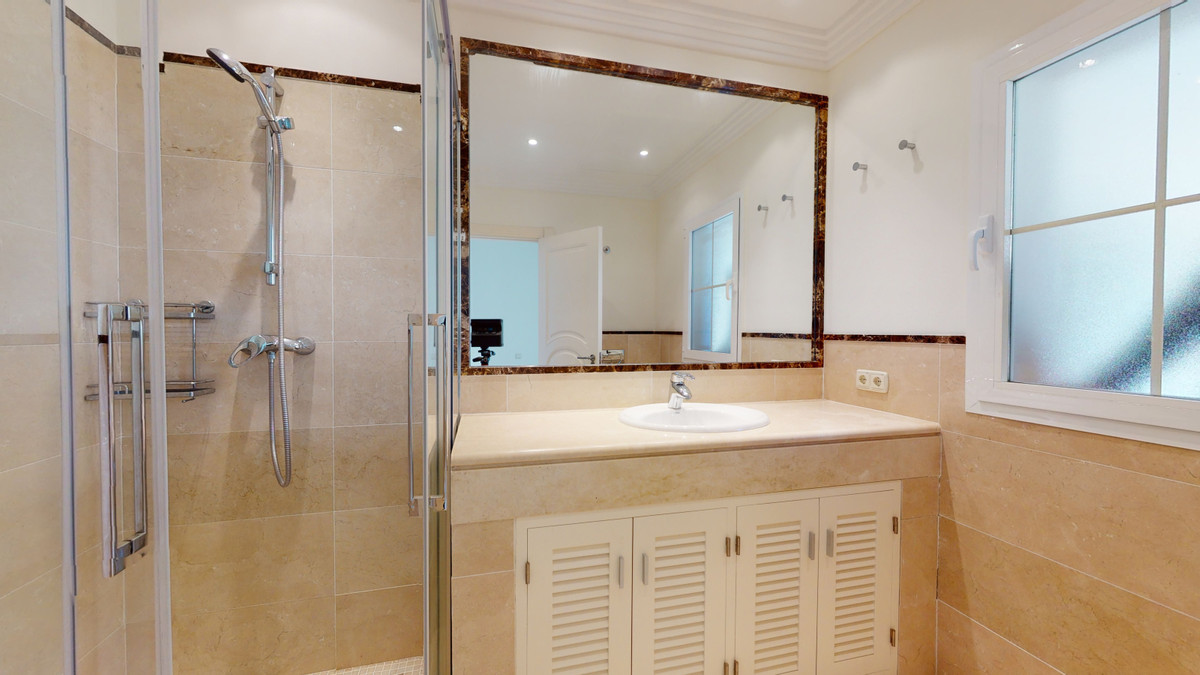 Se vende Villa - Chalet de 7 dormitorios en Costa Del Sol, Málaga, España