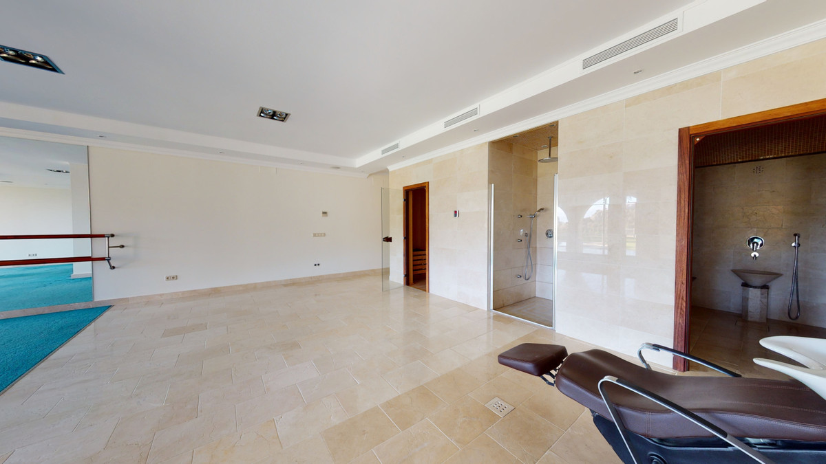 Se vende Villa - Chalet de 7 dormitorios en Costa Del Sol, Málaga, España