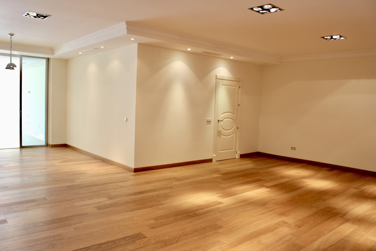 Se vende Villa - Chalet de 7 dormitorios en Costa Del Sol, Málaga, España