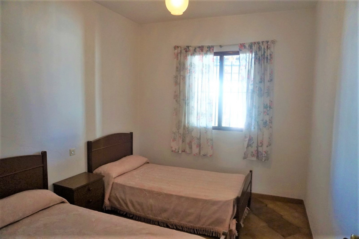 Se vende Pareada de 14 dormitorios en Costa Del Sol East, Málaga, España