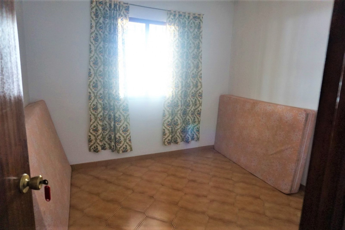 Se vende Pareada de 14 dormitorios en Costa Del Sol East, Málaga, España
