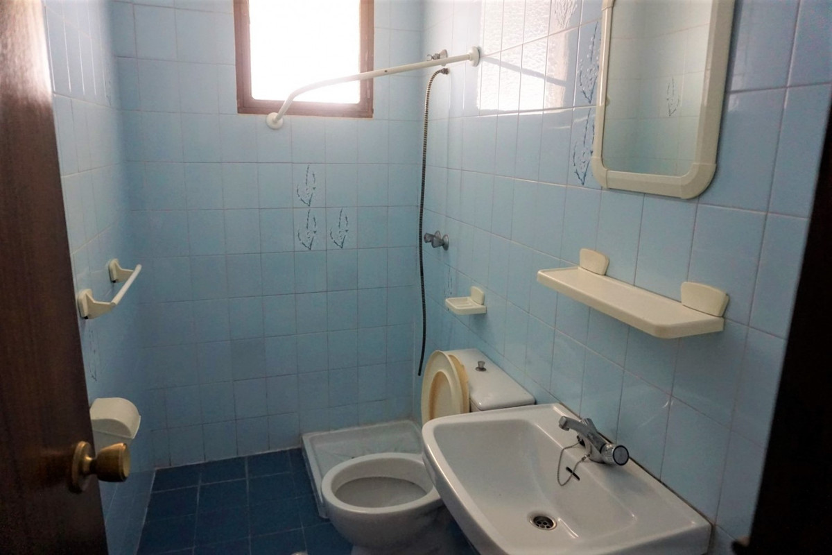 Se vende Pareada de 14 dormitorios en Costa Del Sol East, Málaga, España